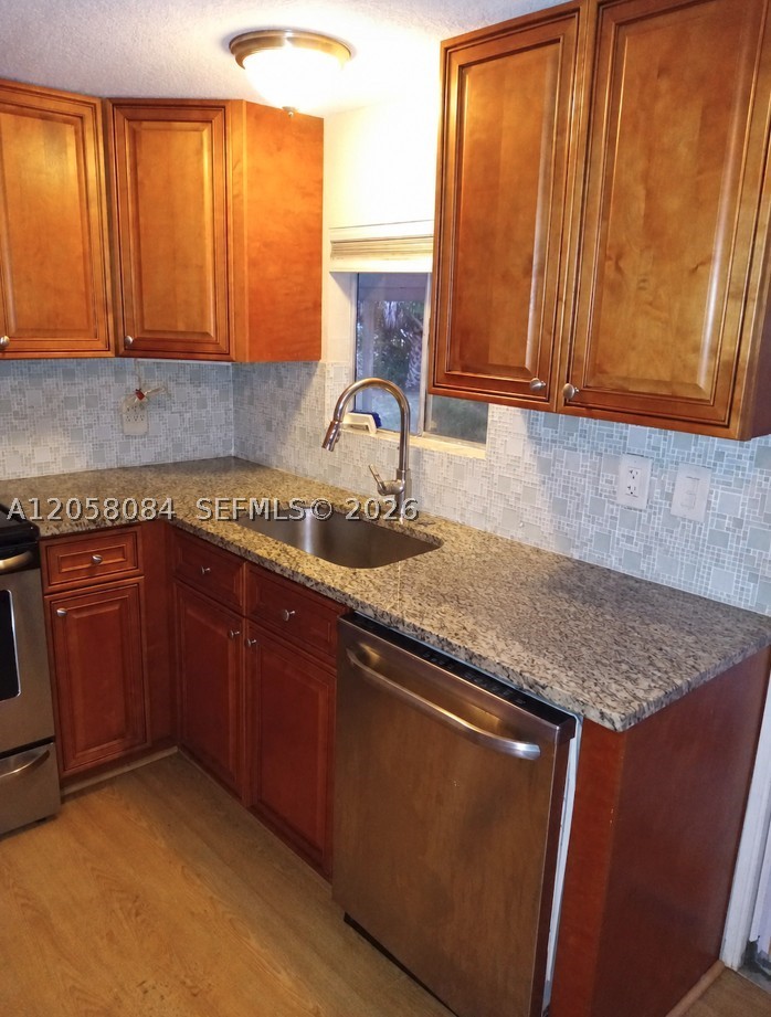 7323 N 44th Ter N