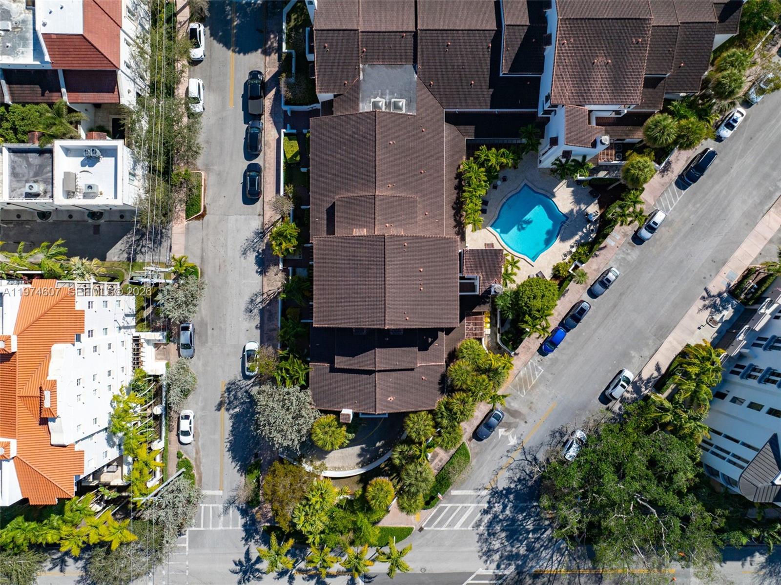 BILTMORE COURT VILLAS CON - Residential