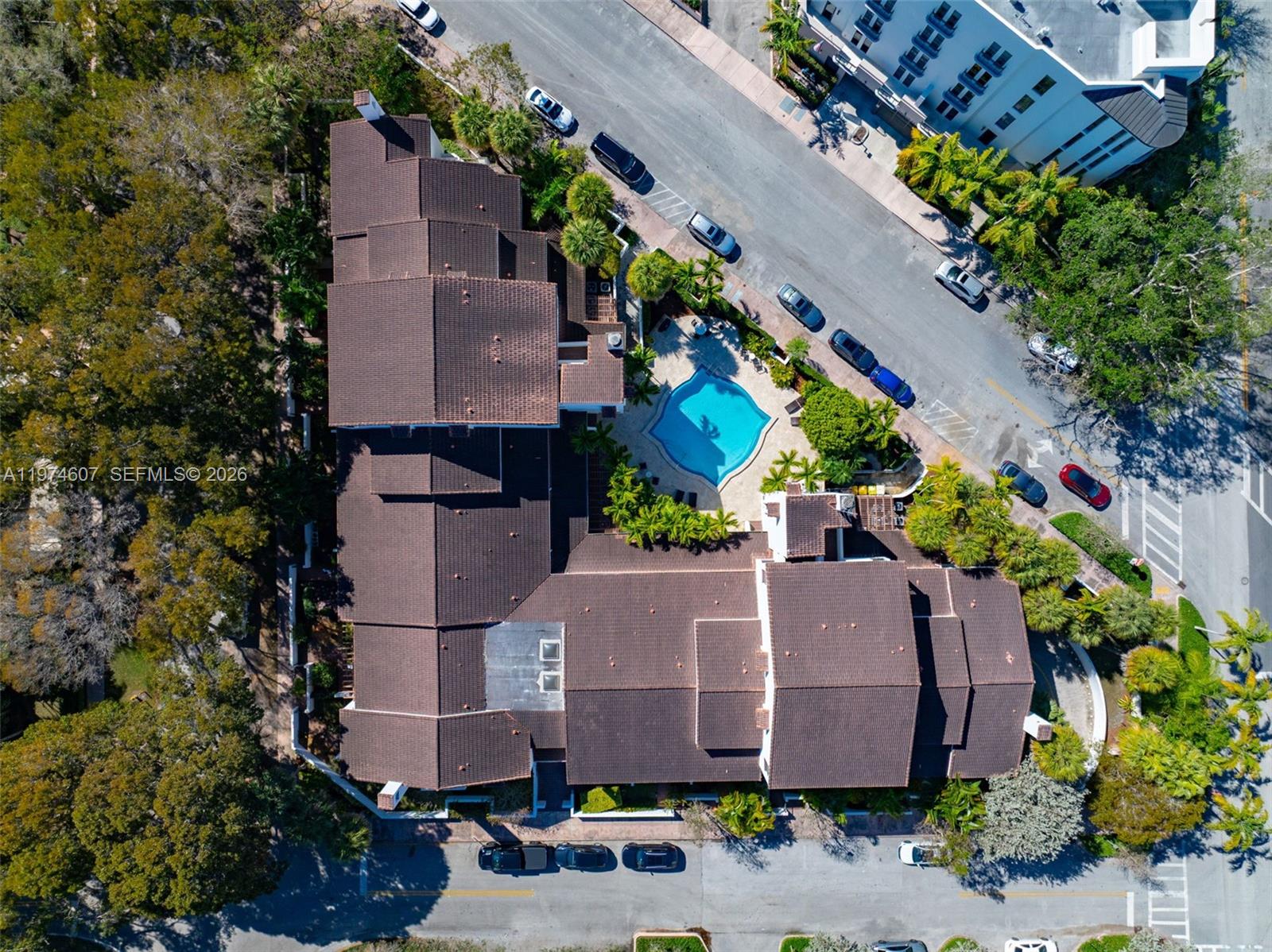 BILTMORE COURT VILLAS CON - Residential