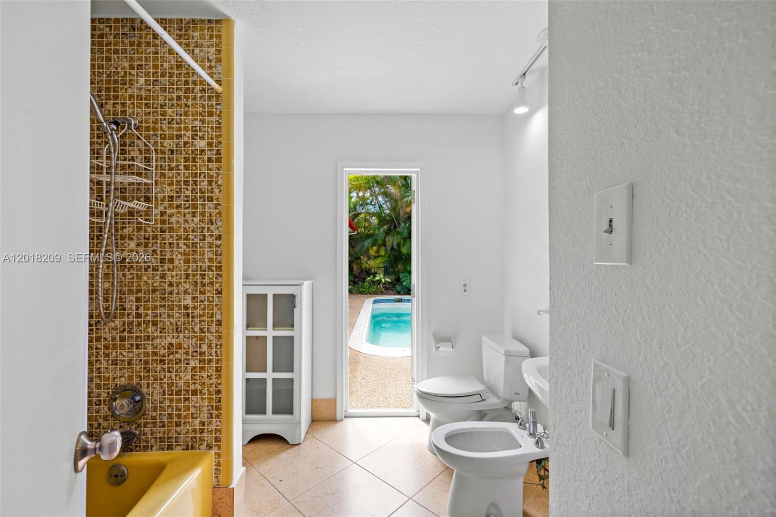 RAMBLEWOOD - Residential