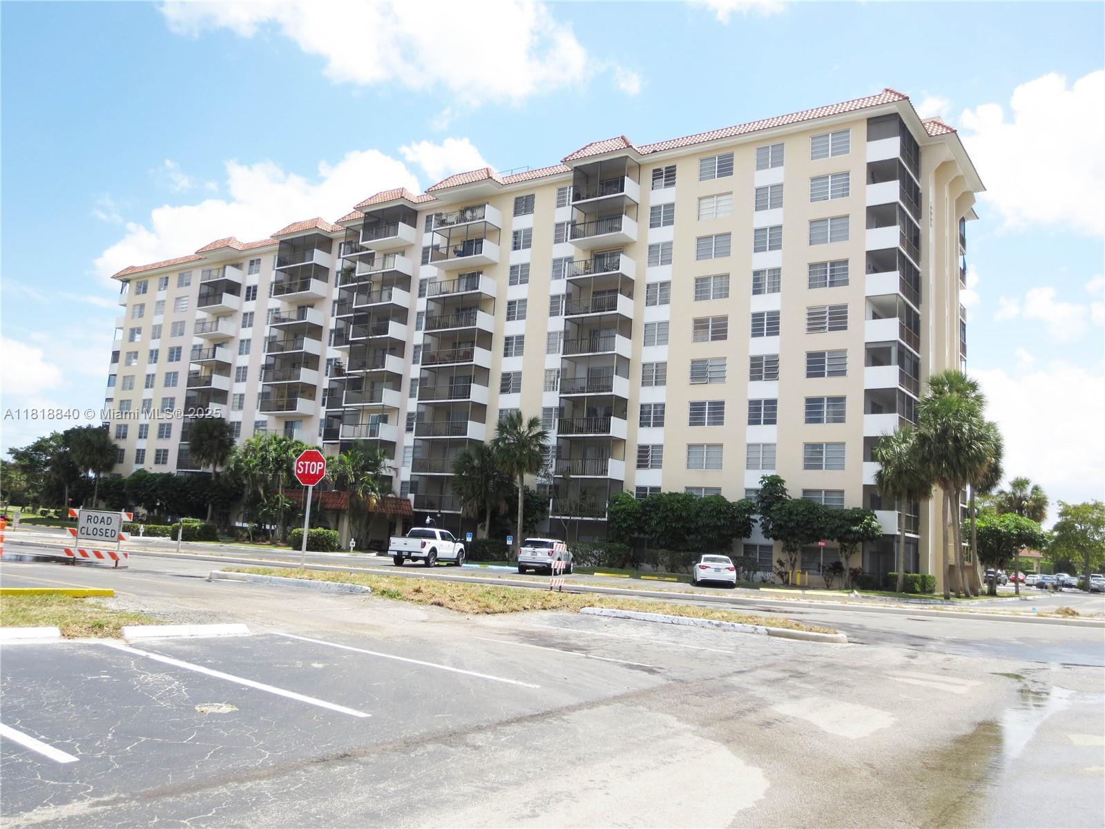 Rental Property at 4164 Inverrary Dr 310, Lauderhill, Miami-Dade County, Florida - Bedrooms: 1 
Bathrooms: 1  - $1,700 MO.