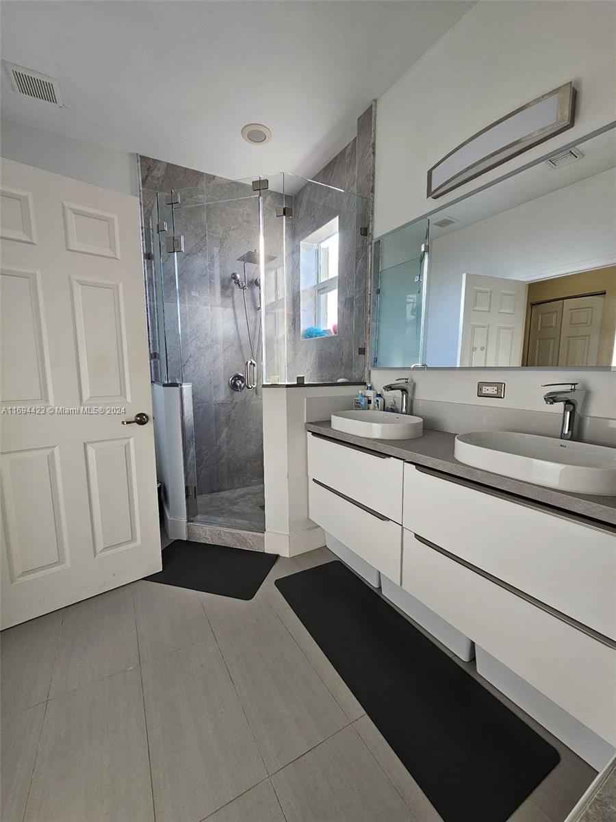 KENDALL COMMONS RESIDENTI - Residential