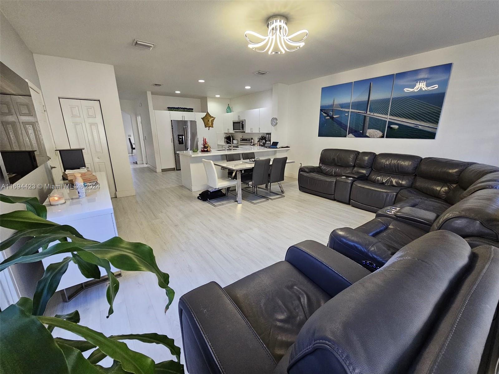 KENDALL COMMONS RESIDENTI - Residential
