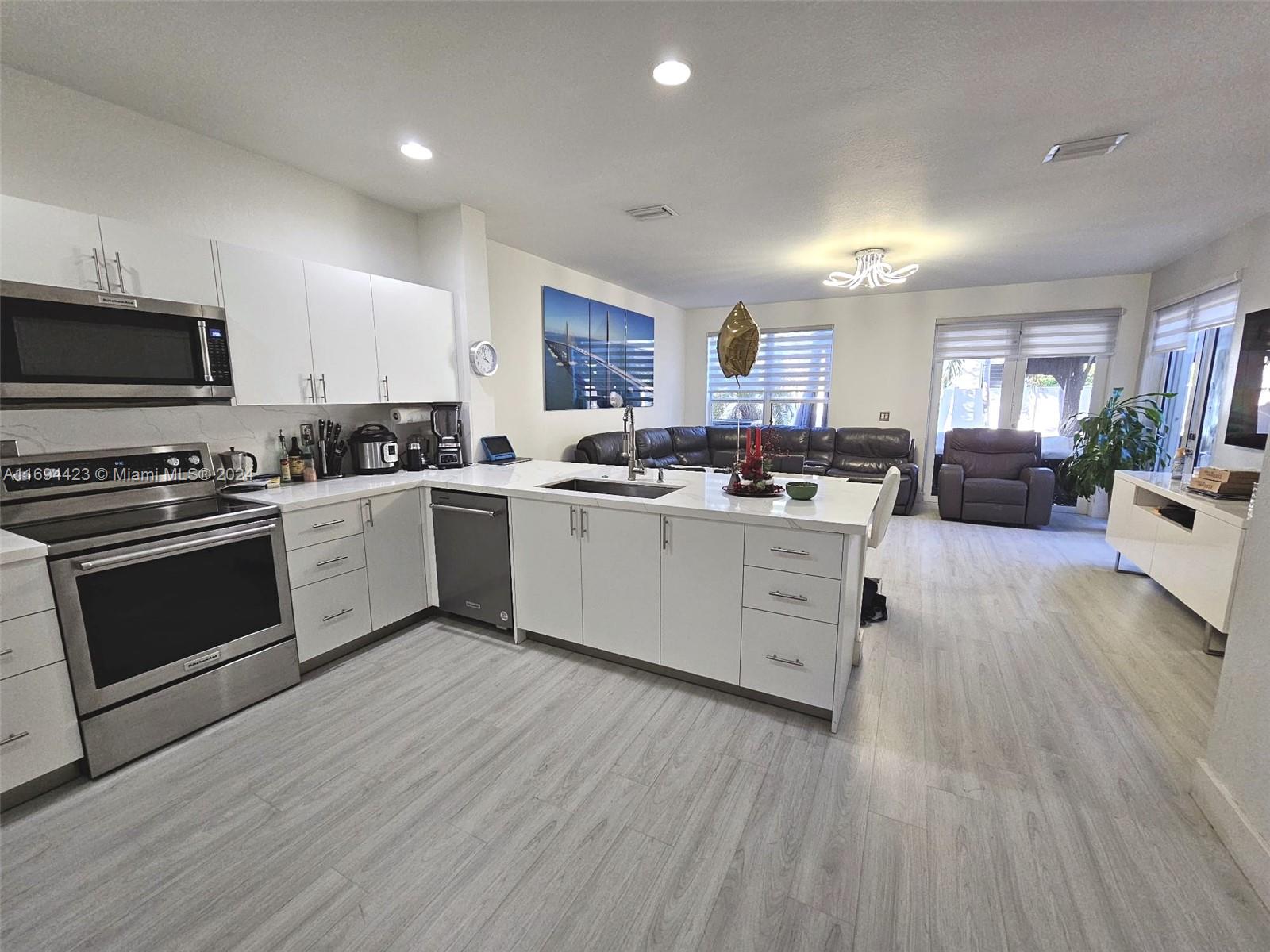 KENDALL COMMONS RESIDENTI - Residential
