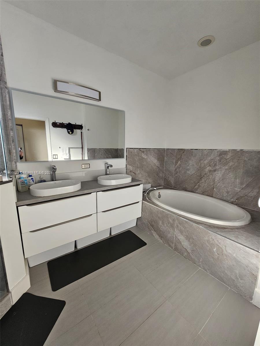 KENDALL COMMONS RESIDENTI - Residential