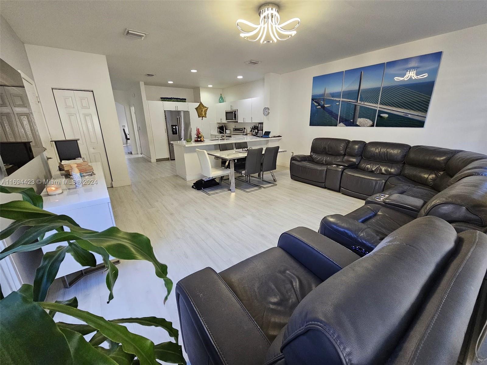 KENDALL COMMONS RESIDENTI - Residential