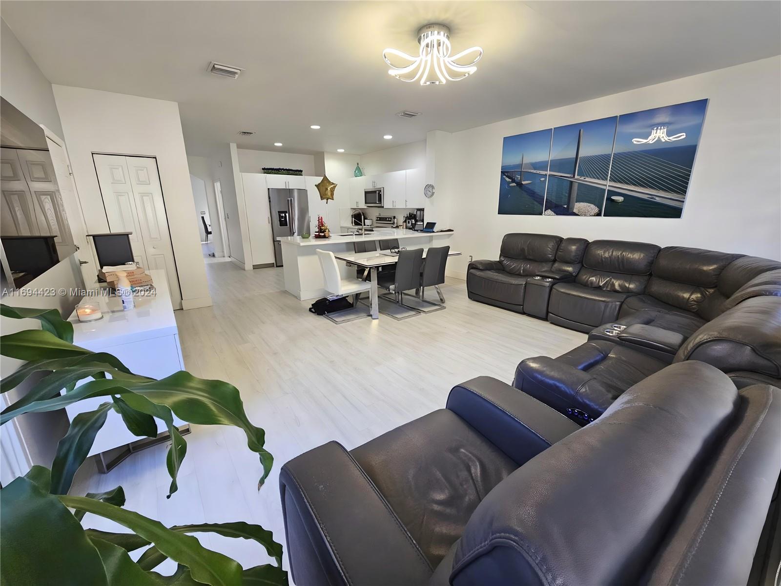 KENDALL COMMONS RESIDENTI - Residential