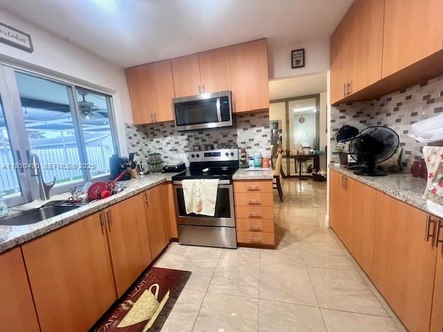 SUNRISE GOLF VILLAGE SEC - Residential Lease