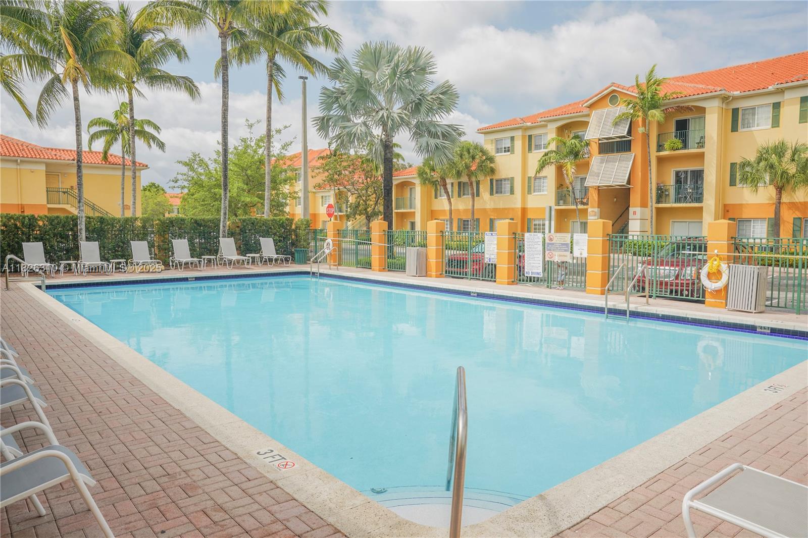 7200 NW 114 Ave 305, Doral, FL, 33178/$365,000 2 7200 NW 114 Ave 305