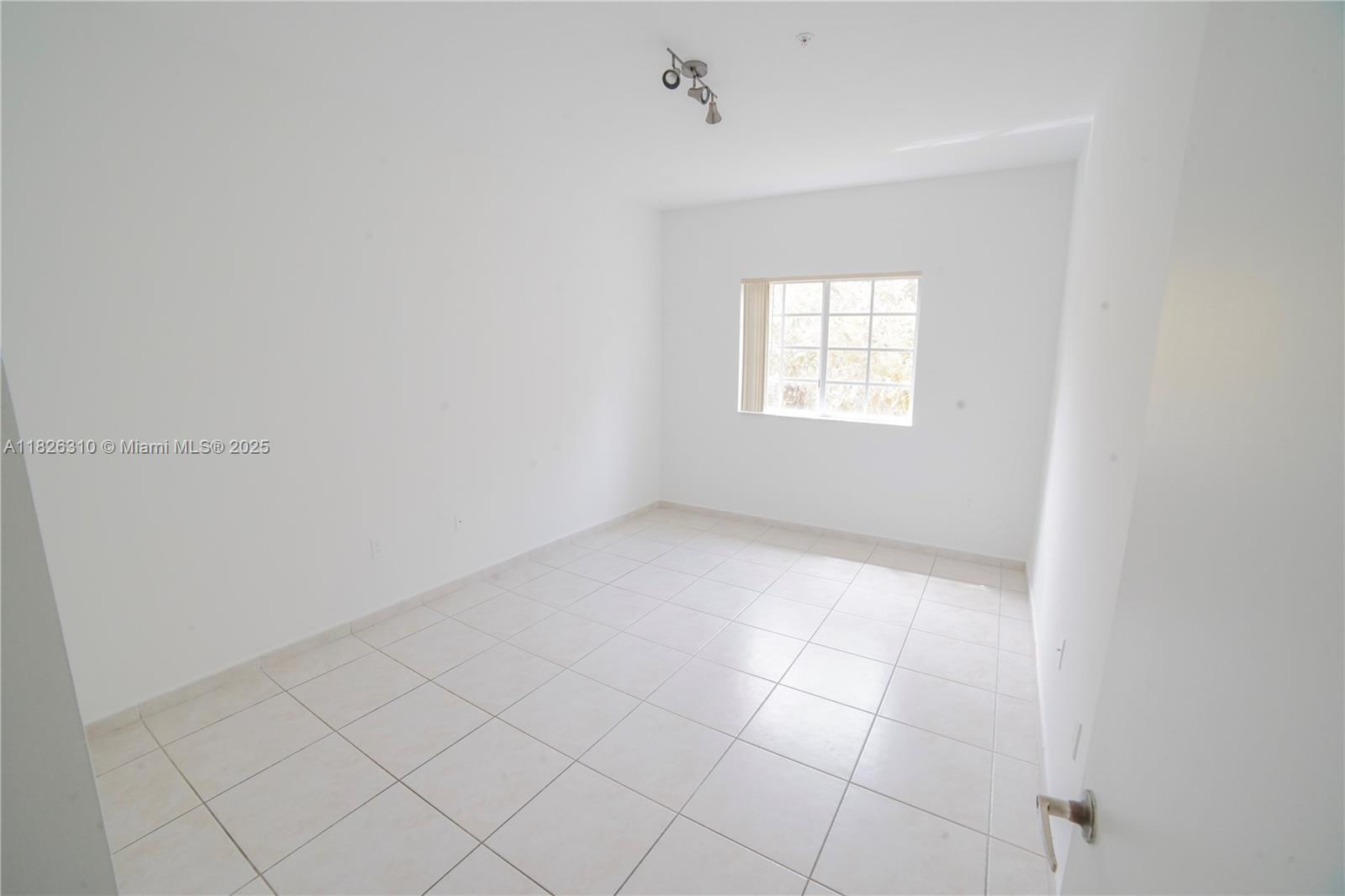 PALM GARDENS AT DORAL CON - Residential