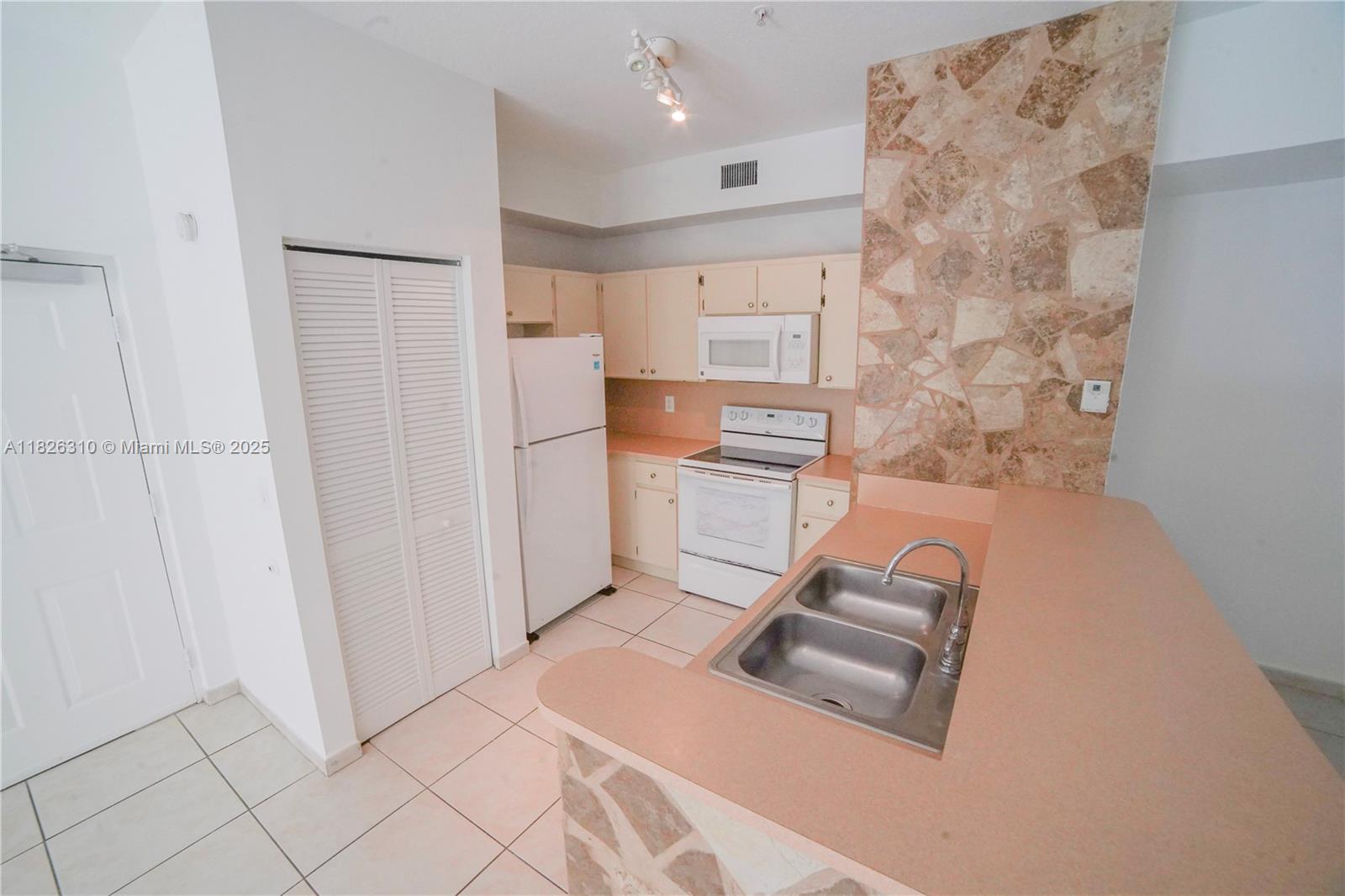 PALM GARDENS AT DORAL CON - Residential