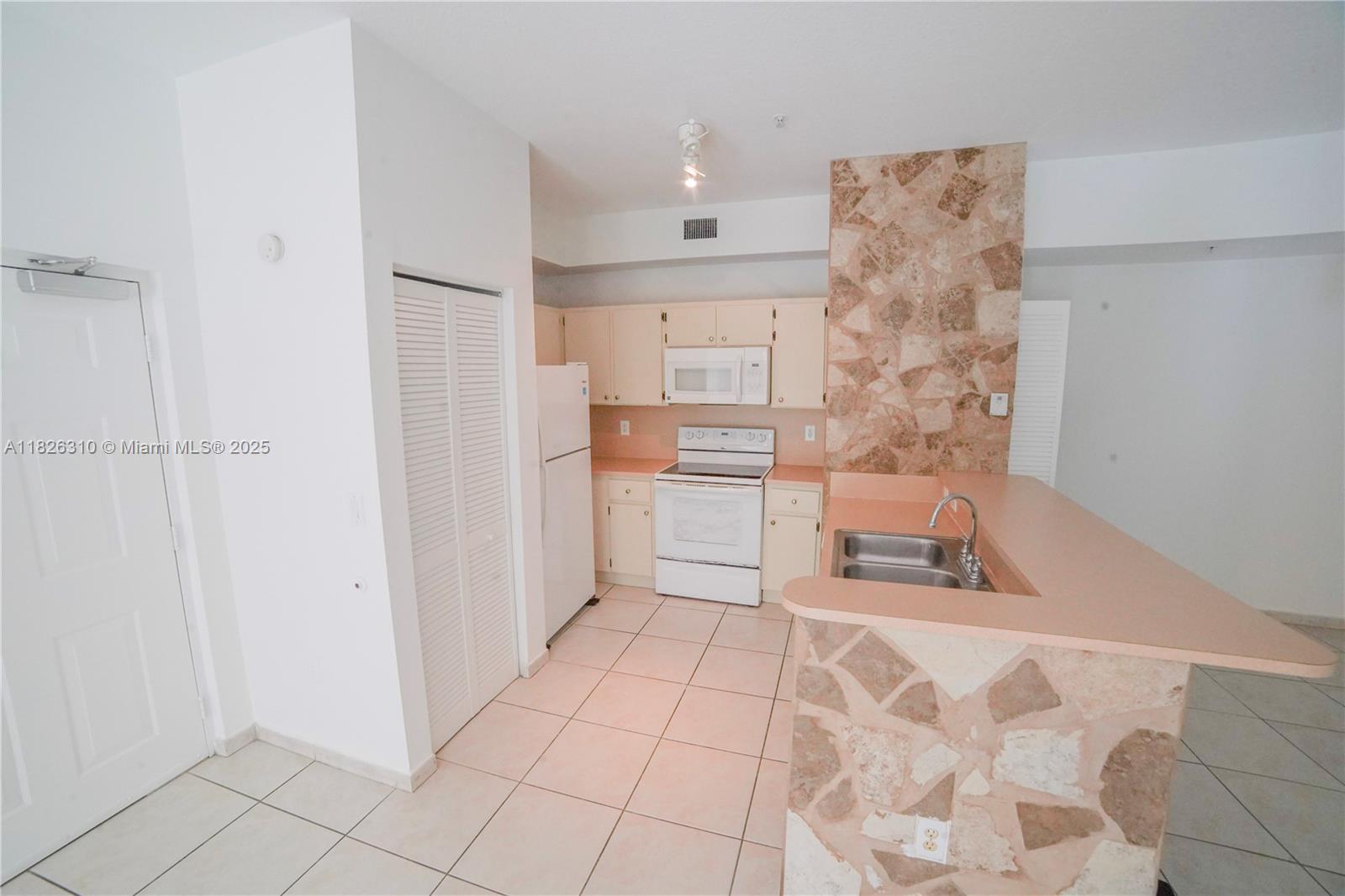 PALM GARDENS AT DORAL CON - Residential