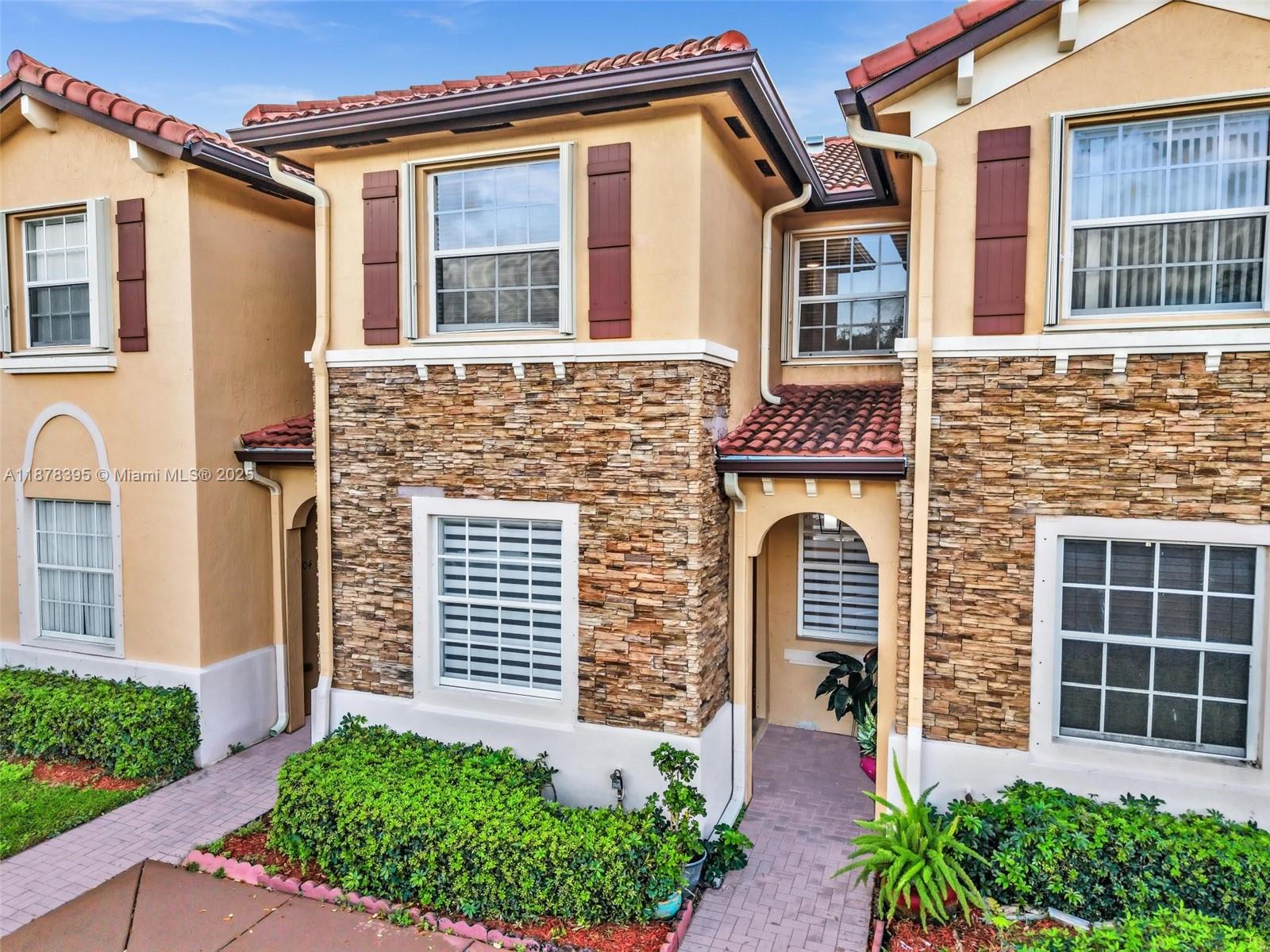 Charming Turnkey Townhouse in Villas at Carmel – Malibu Bay.
Beautifully updated 3BR/2.5BA townhouse in the gated Villas at Carmel, Malibu Bay. This move-in ready home features fresh paint, new bathroom vanities, modern lighting, stylish kitchen countertop, and new refrigerator. Functional layout with eat-in kitchen, living/dining combo, and laundry area. Enjoy community amenities including clubhouse, fitness center, pool, basketball, and billiards. One assigned parking space plus guest parking. Conveniently located near shopping, dining, schools, hospital, and highways. Perfect for homeowners or investors!