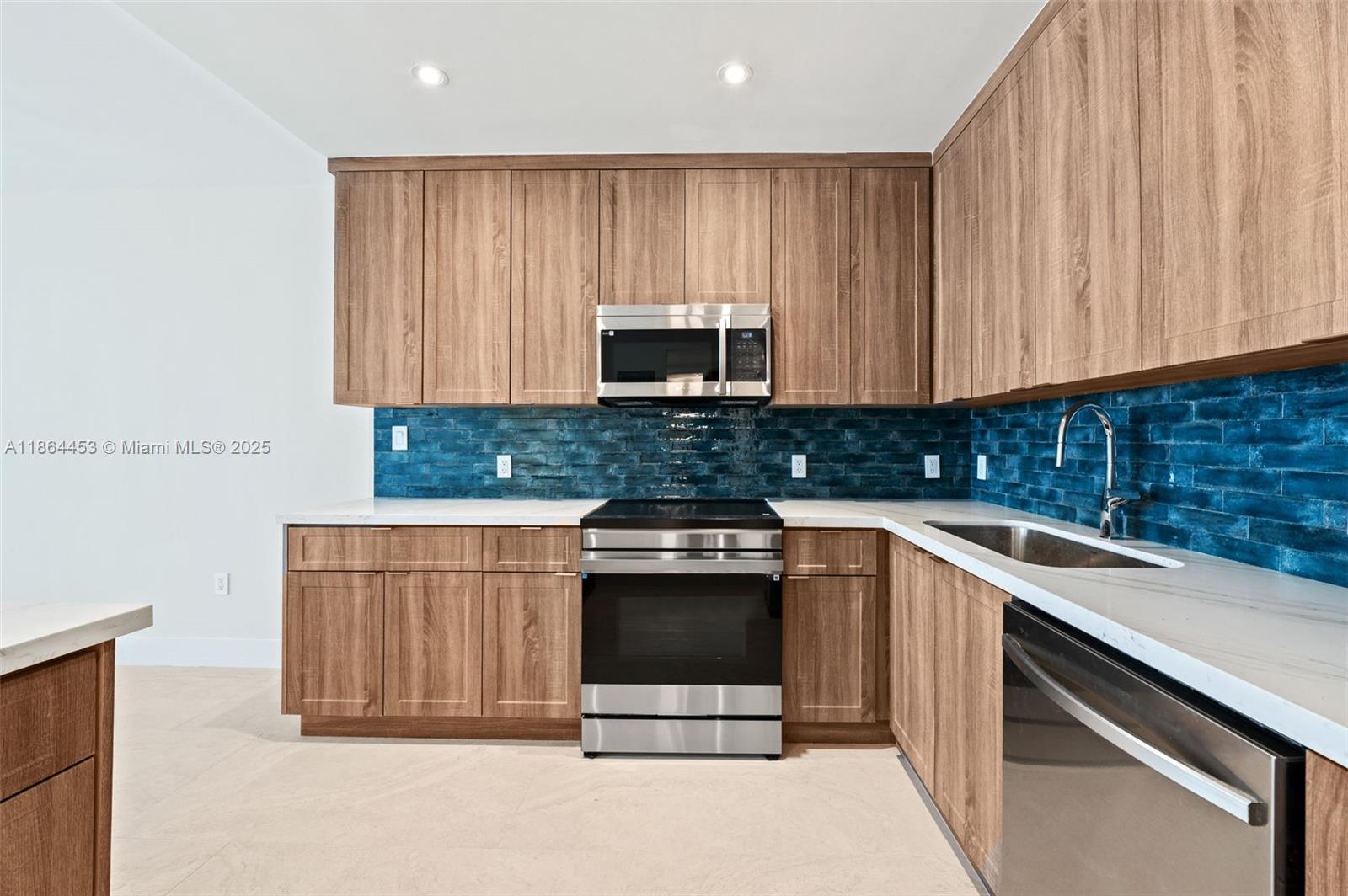 GRANADA CONDOMINIUM - Residential