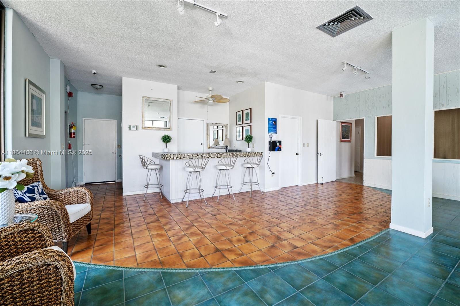 GRANADA CONDOMINIUM - Residential