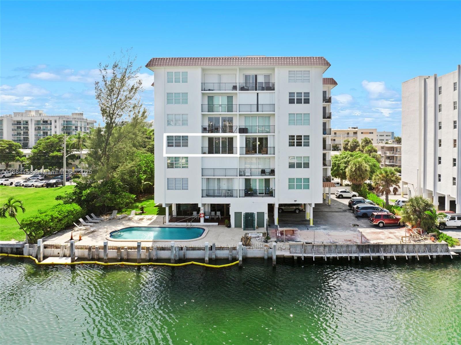 9341 E Bay Harbor Dr 4C