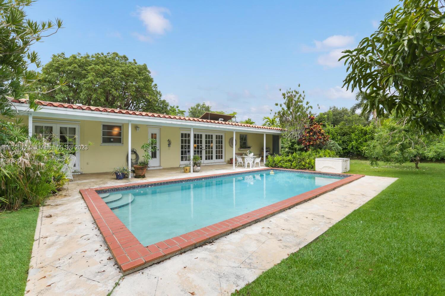 CORAL REEF ESTATES - Residential