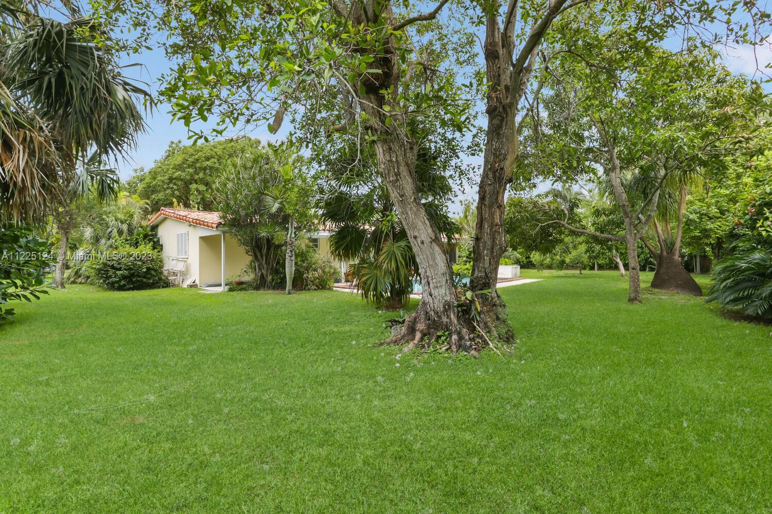 CORAL REEF ESTATES - Residential