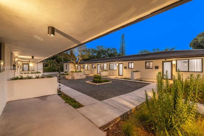 EL PORTAL - Residential Lease