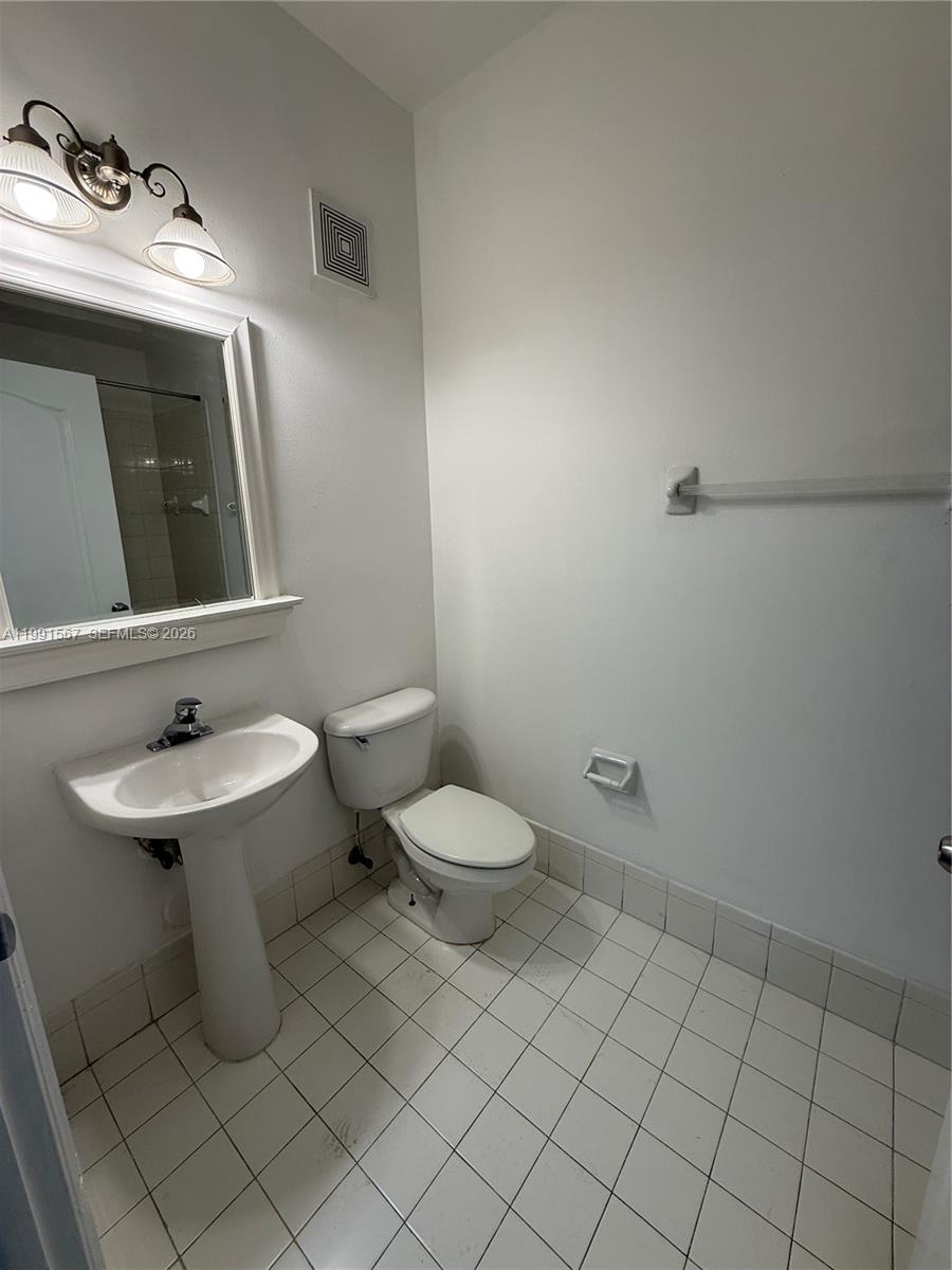 SHOMA COURTYARDS II AT RO - Residential Lease