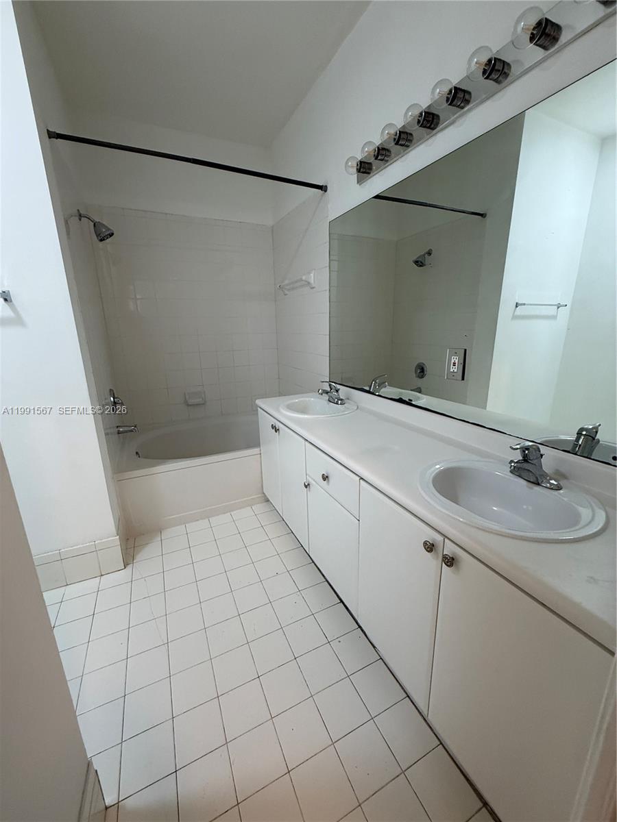 SHOMA COURTYARDS II AT RO - Residential Lease