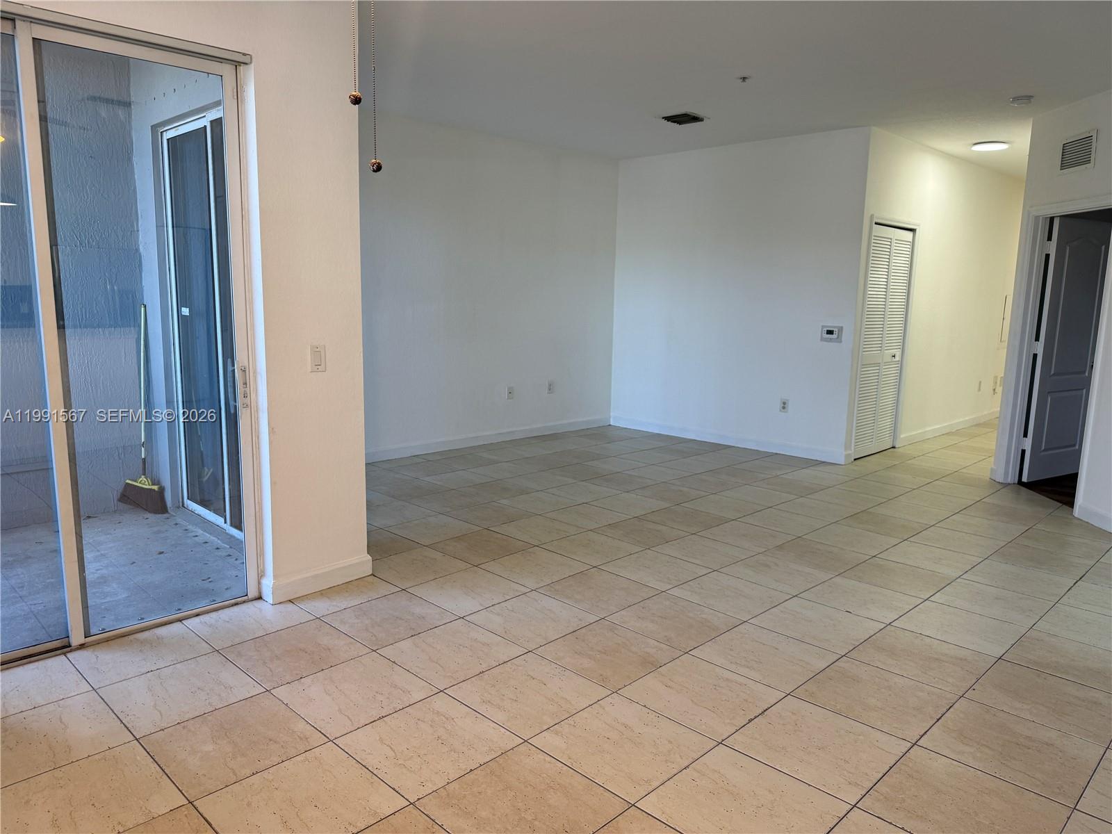 SHOMA COURTYARDS II AT RO - Residential Lease