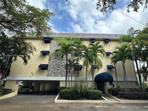 Condominium in Coral Gables FL 427 Santander Ave Ave.jpg