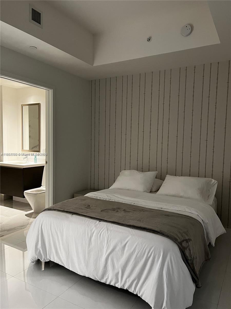 PARAMOUNT MIAMI WORLDCENT - Residential Lease