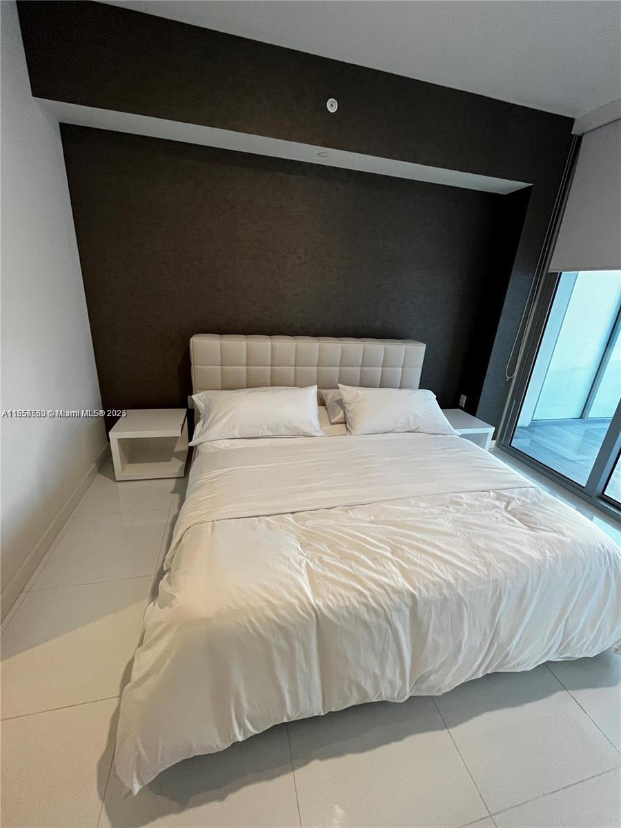 PARAMOUNT MIAMI WORLDCENT - Residential Lease