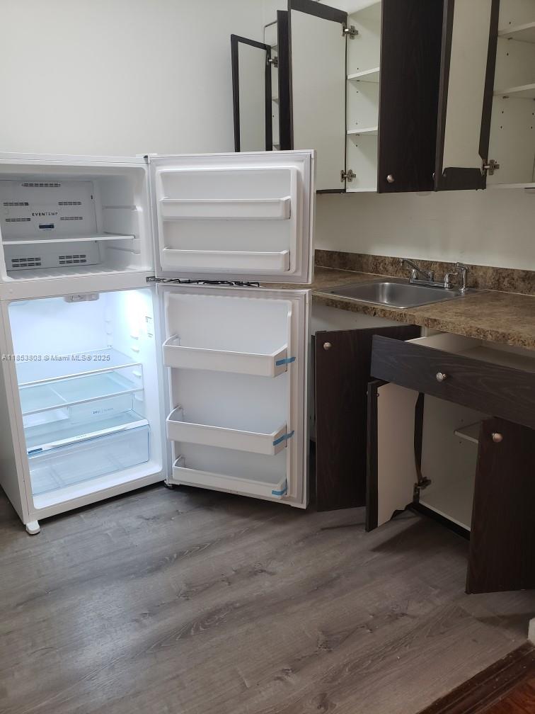 Art deco apartment. Wood floors remolded unit. Three blocks from beach 1/2 block from Lincoln Road easy and quick move in.
