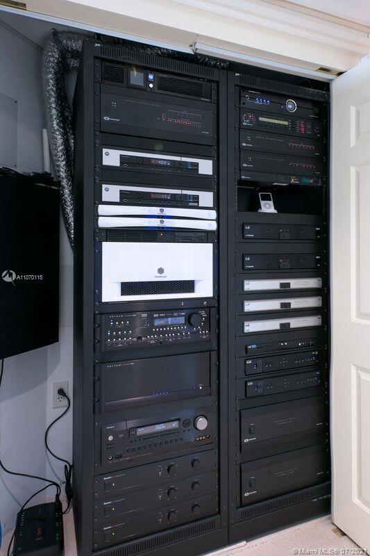 SANTA MARIA CONDO - Residential