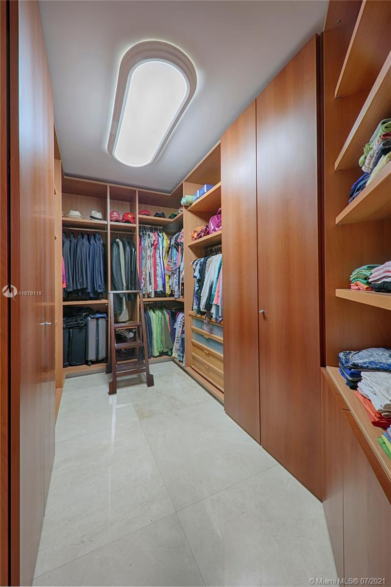 SANTA MARIA CONDO - Residential