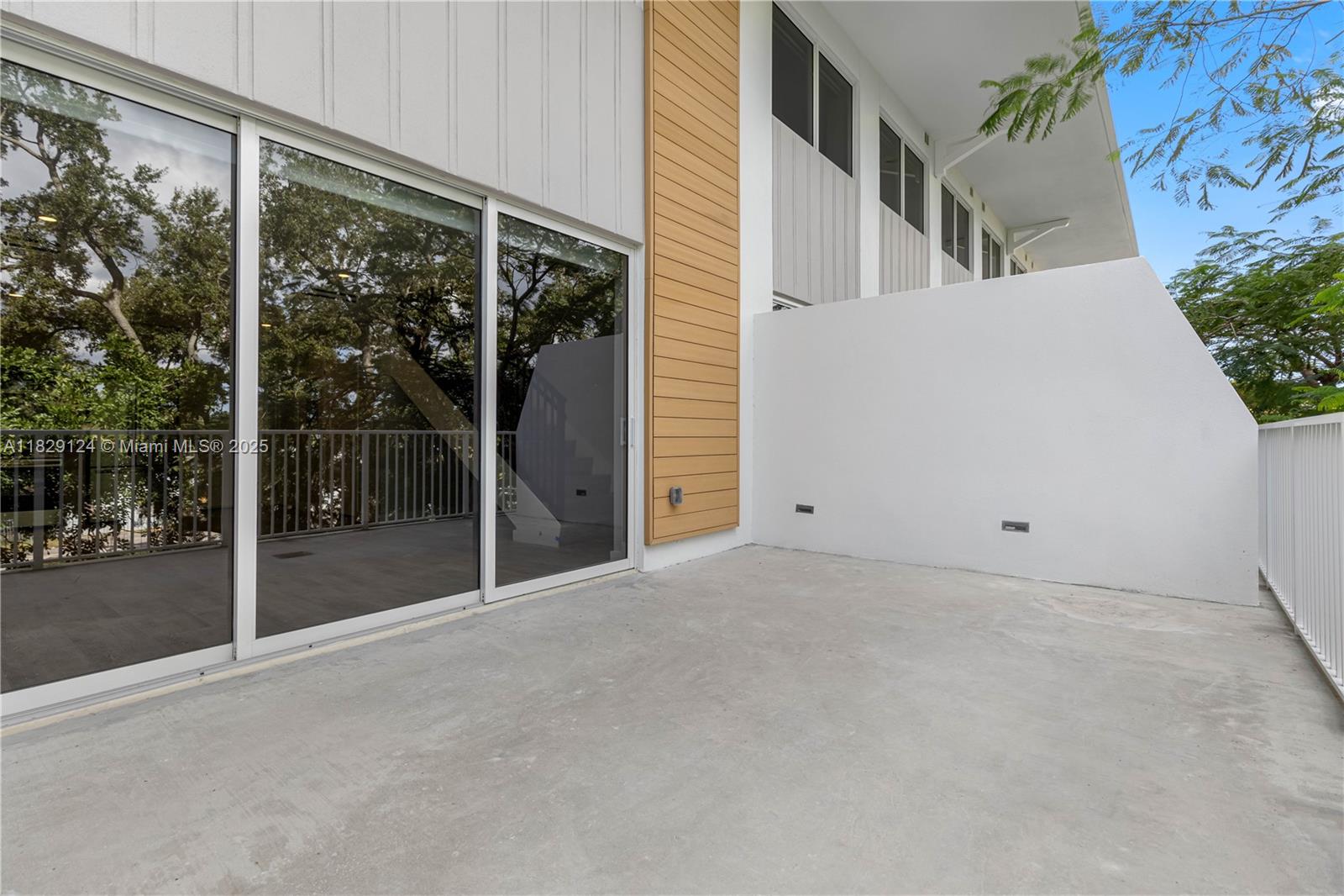 3335 Thomas Ave 207