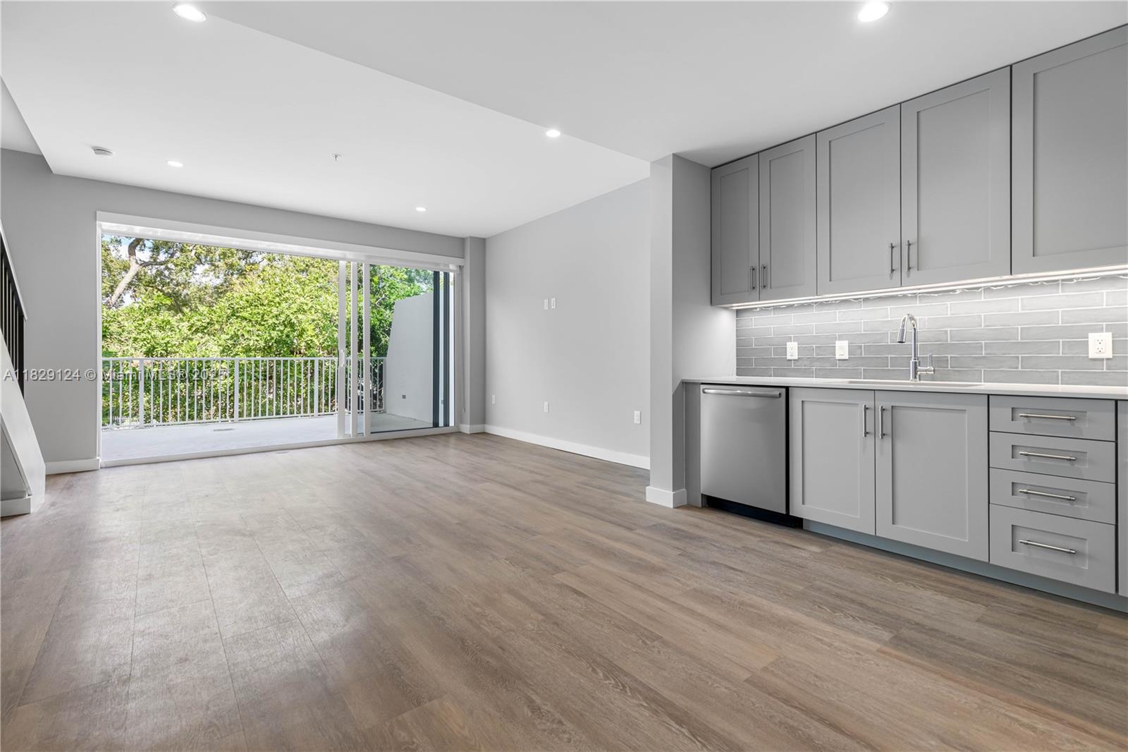 3335 Thomas Ave 207