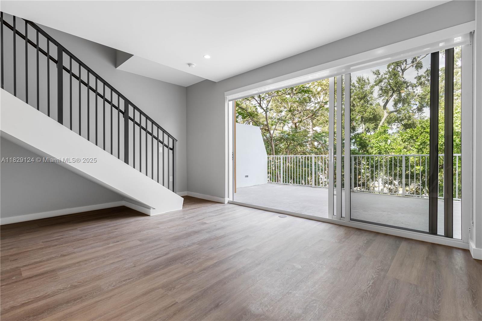 3335 Thomas Ave 207