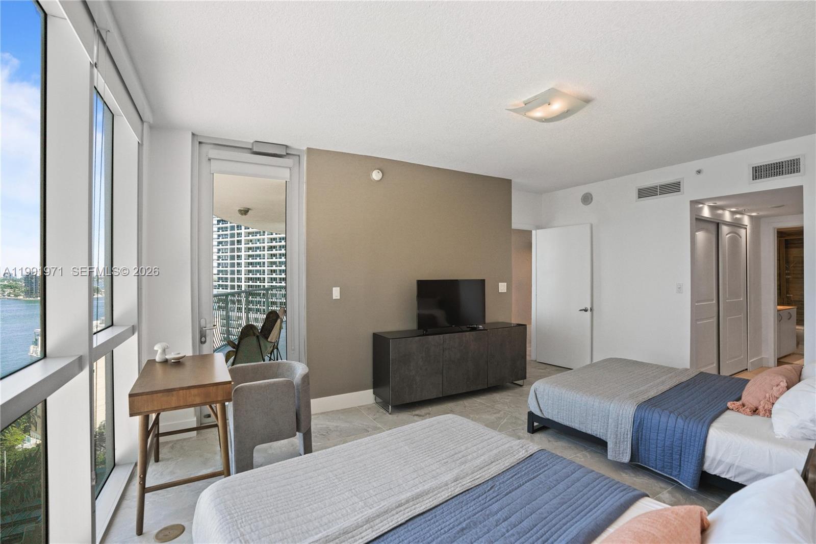 1750 N Bayshore Dr 1401