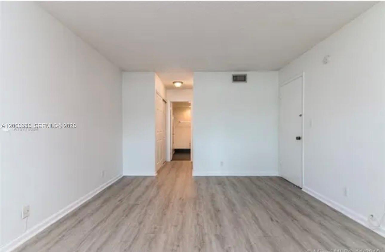 BUILDING THREE OF RACQUET - Residential