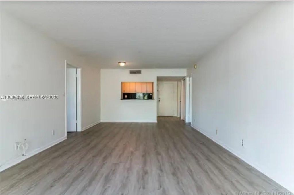 Photo of 100 Lakeview Dr #112, Weston, FL 33326 (MLS # A12006336)