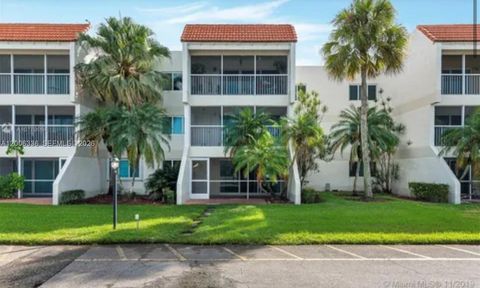 100 Lakeview Dr 112 Weston FL 33326
