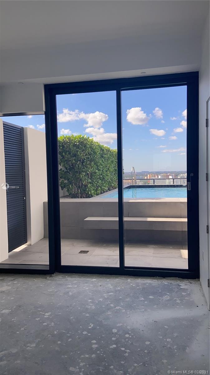 PRIVE CONDO - Residential