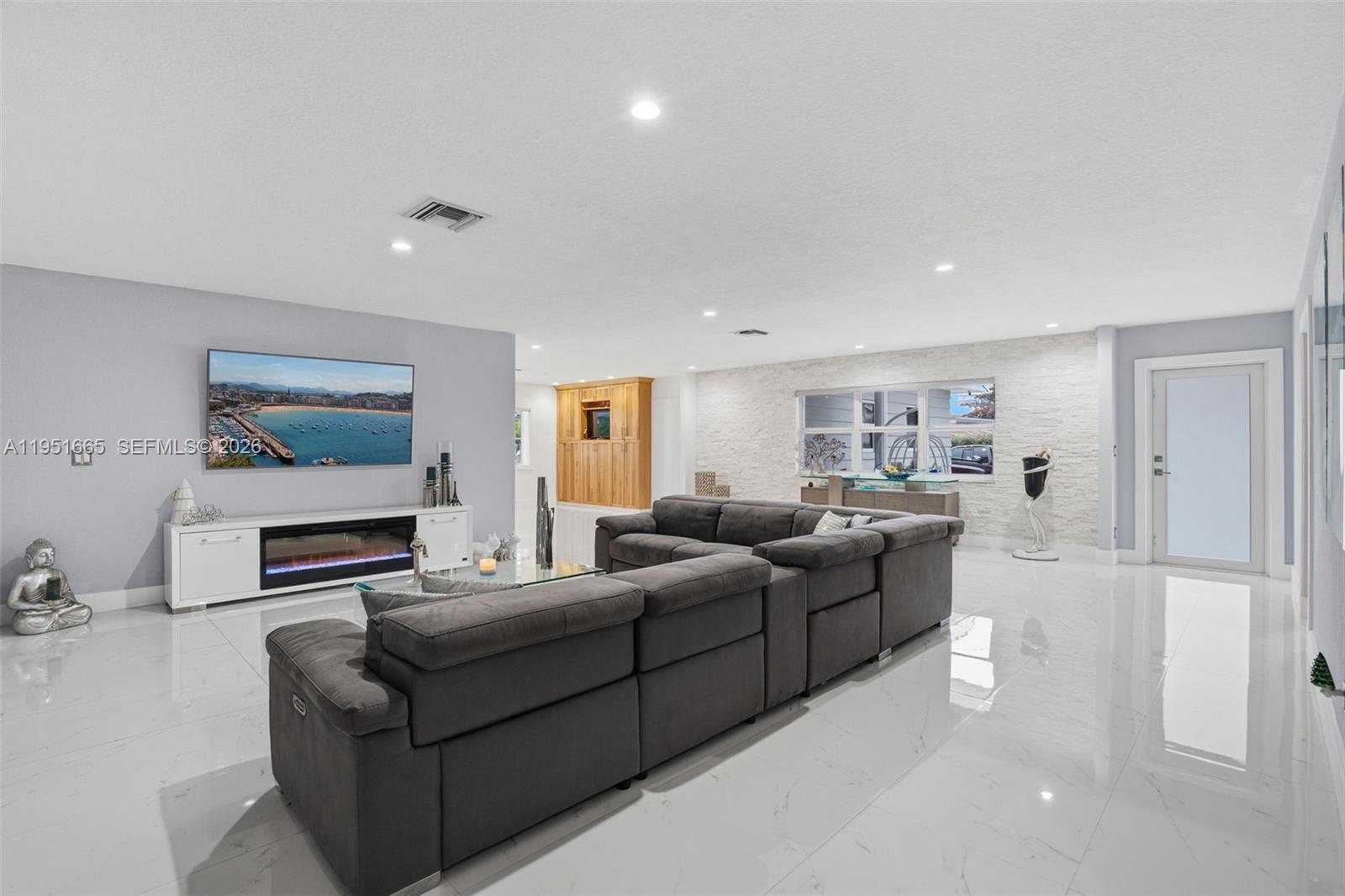 SUNSET ISLES SEC 1 - Residential