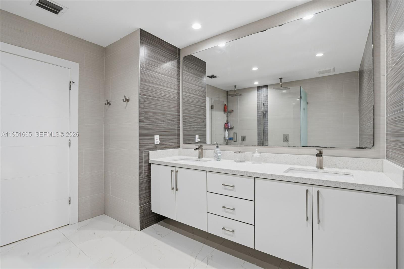 SUNSET ISLES SEC 1 - Residential