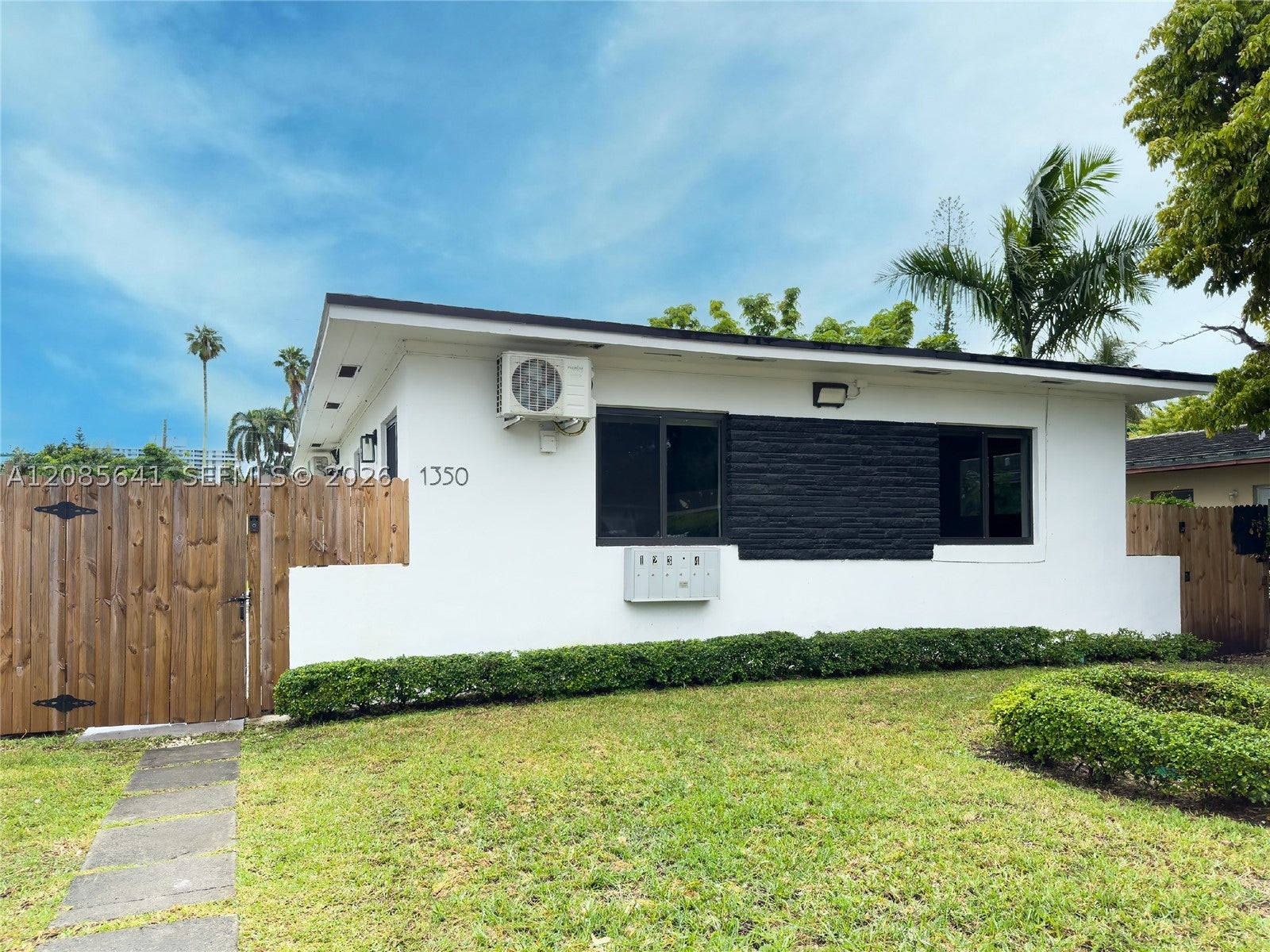1350 NE 111th St