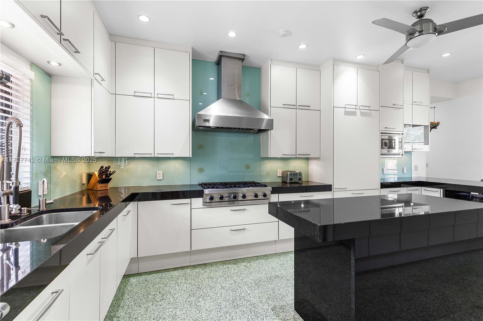 CORAL GABLES RIVIERA SEC - Residential
