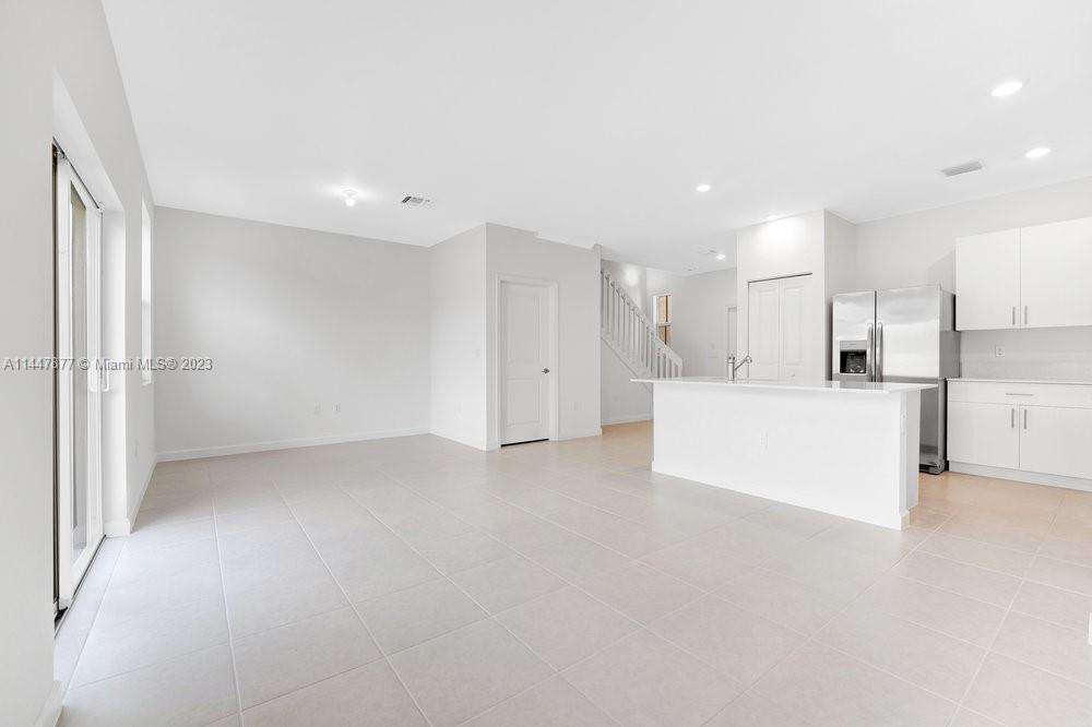 SUNSET TRAILS - Residential Lease