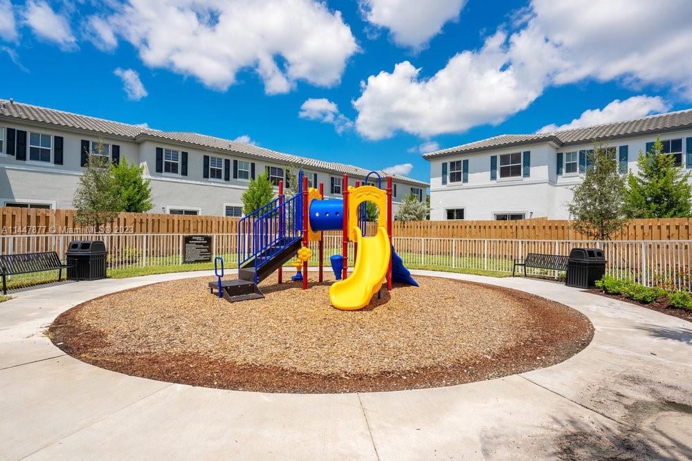 SUNSET TRAILS - Residential Lease