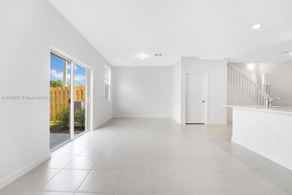 SUNSET TRAILS - Residential Lease