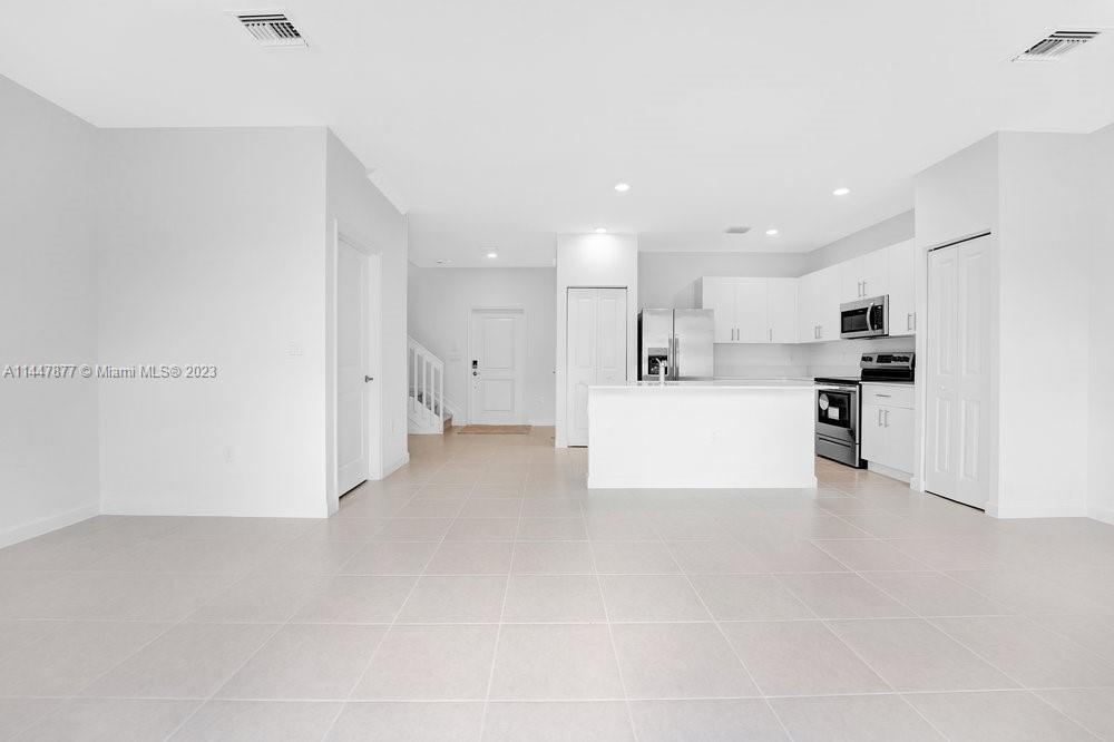 SUNSET TRAILS - Residential Lease