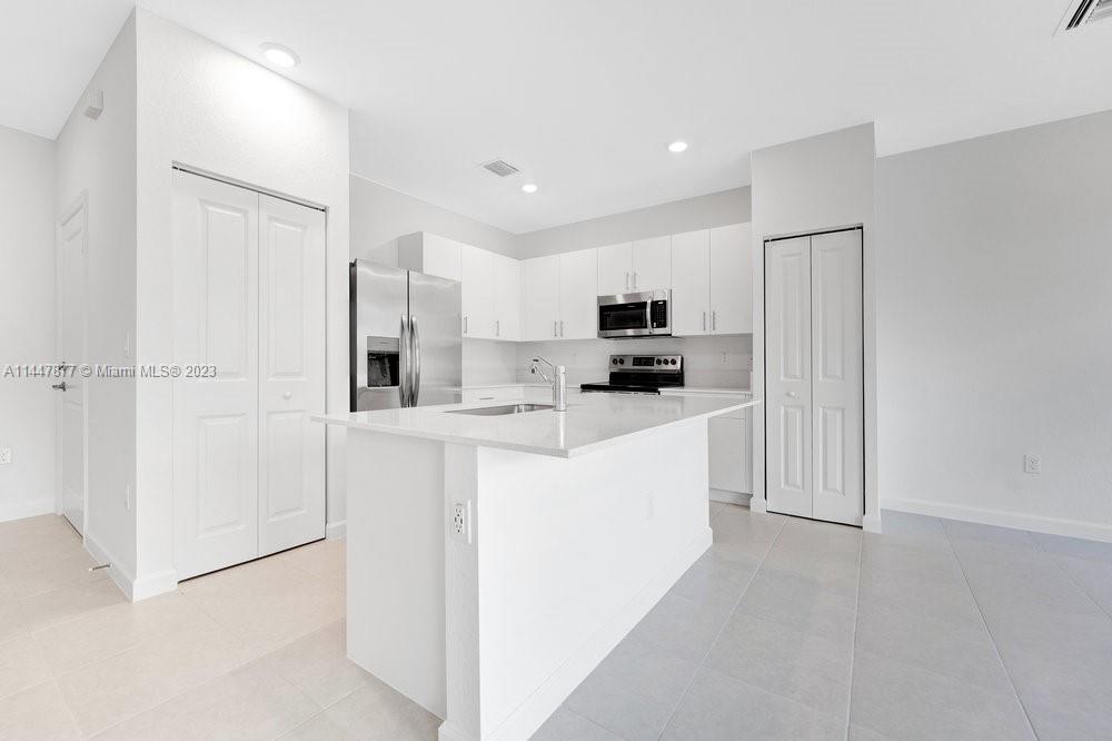 SUNSET TRAILS - Residential Lease