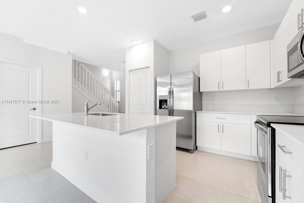SUNSET TRAILS - Residential Lease